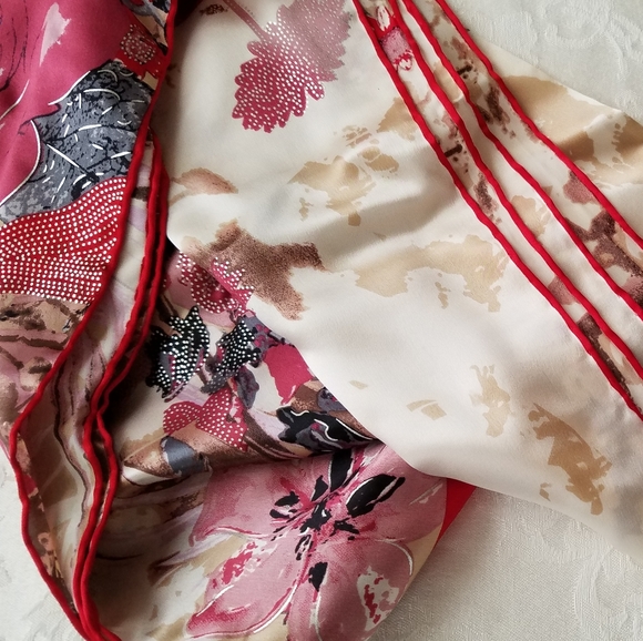 New Adorable Silk Floral Scarf - Picture 11 of 15